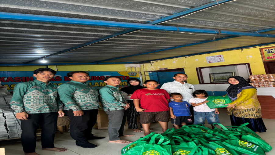 Bantuan Alat Tulis dari Dharma Wanita MTsN 2 Bandar Lampung untuk Yayasan Panti Asuhan Bussaina. 