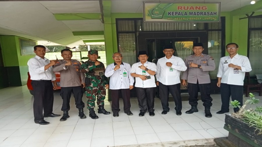 Kasat Binmas Polresta Bandar Lampung Beri Penyuluhan Anti Narkoba di MTs Negeri 2 Bandar Lampung