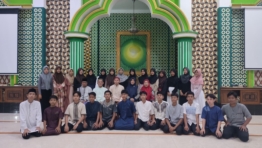 Malam Bina Iman dan Taqwa (MABIT) MTsN 2 Bandar Lampung Membangun Siswa Madrasah Disiplin, Mandiri dan Berakhlakul Karimah.