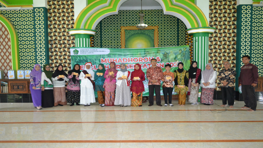 MTs Negeri 2 Bandar Lampung Gelar Kegiatan Muhadhoroh Arab dan Inggris Kelas Unggul, Khusus, dan Asrama