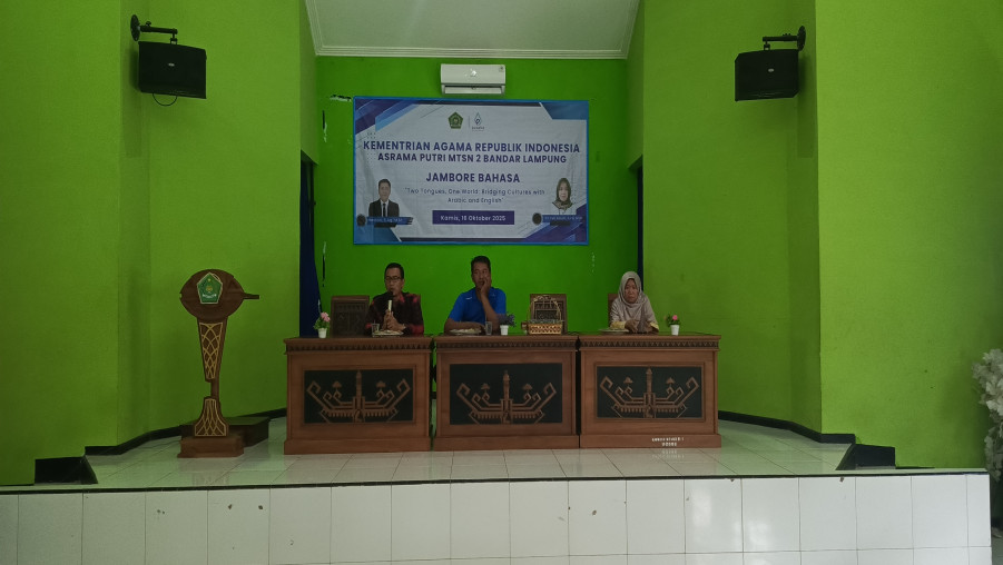 Diresmikan Waka Kurikulum, Jambore Bahasa MTsN 2 Bandar Lampung Ajak Siswi Asrama Jadi Jembatan Budaya Dunia